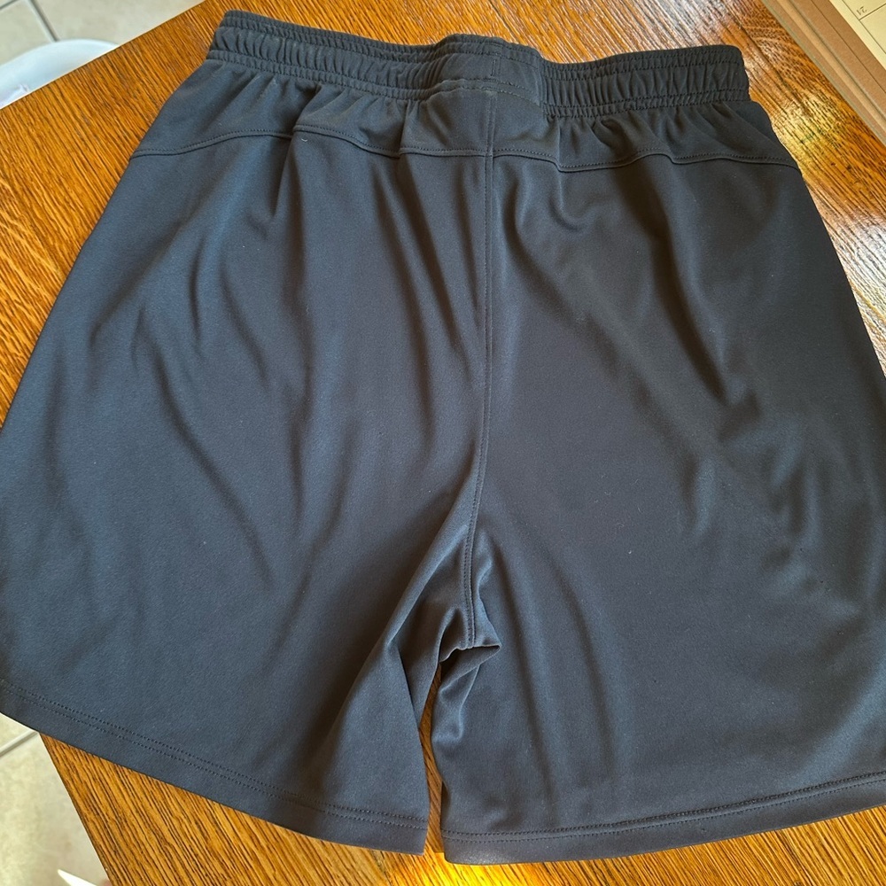Under Armour gym shorts - Picture 4 of 4
